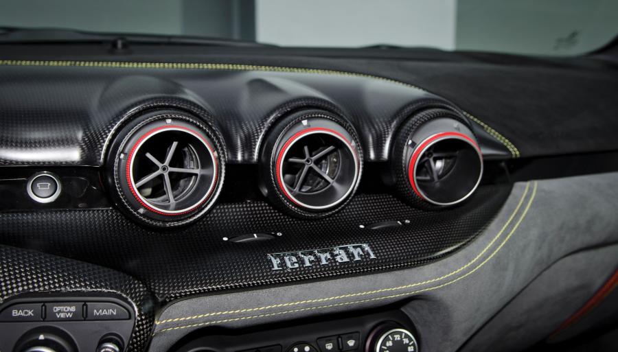 Детали интерьера Ferrari F12tdf Tailor Made 2016 года  (NA) (фото 31 из 40)